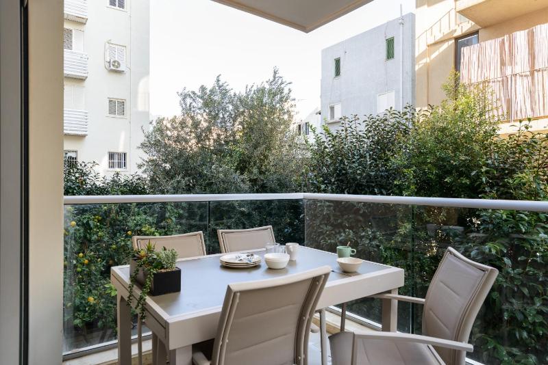 Mamad Quiet Apt & Terrace Near Beach By Feelhome - image 15