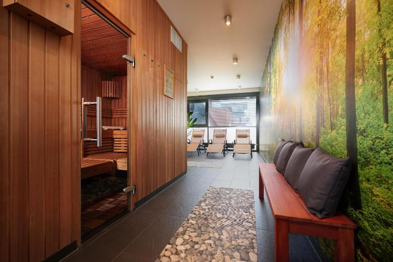 Novina Hotel Tillypark - image 44
