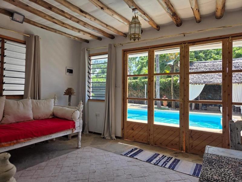 Charming 1-Bedroom Swahili Loft with Pool - image 1