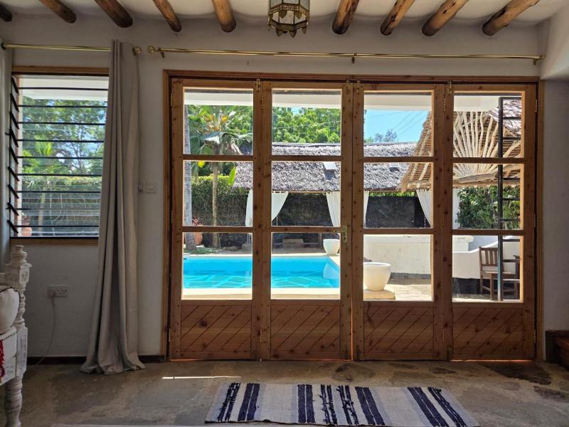 Charming 1-Bedroom Swahili Loft with Pool - image 14
