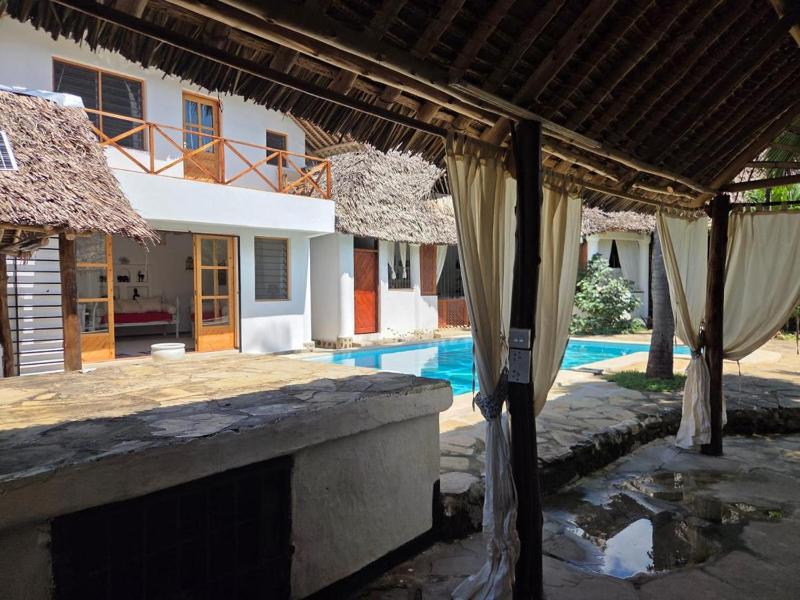 Charming 1-Bedroom Swahili Loft with Pool - image 6