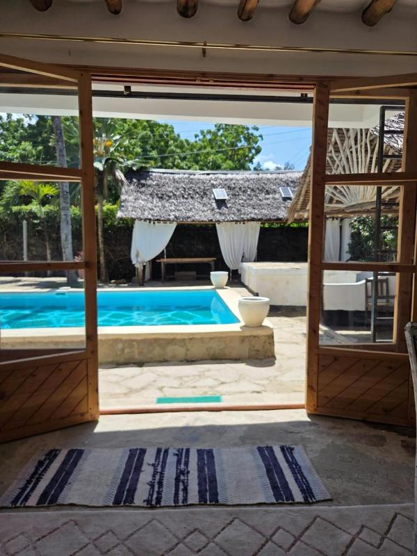 Charming 1-Bedroom Swahili Loft with Pool - image 7