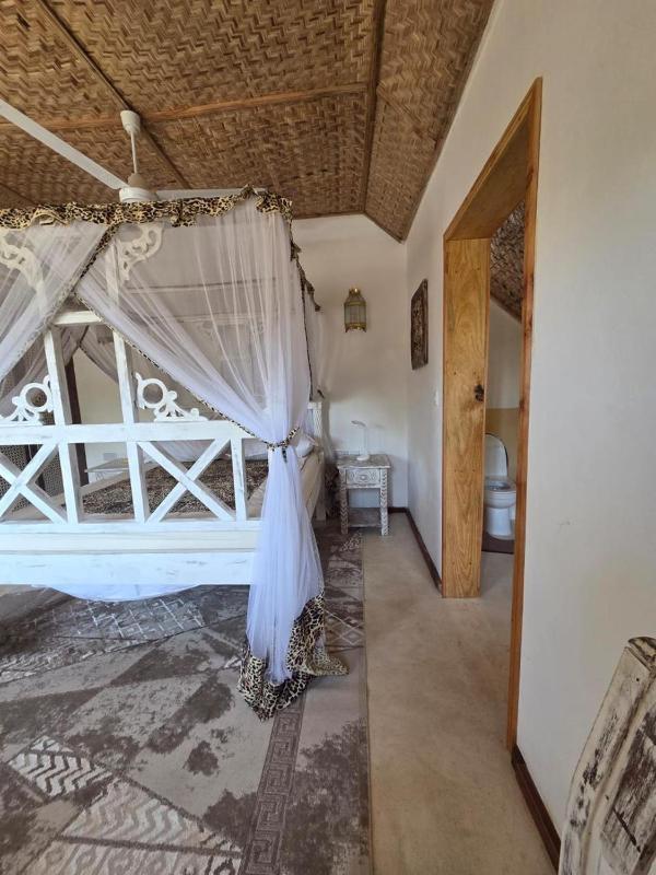 Charming 1-Bedroom Swahili Loft with Pool - image 3