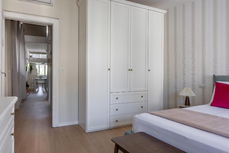 Lucca Old Town Apartment - image 17