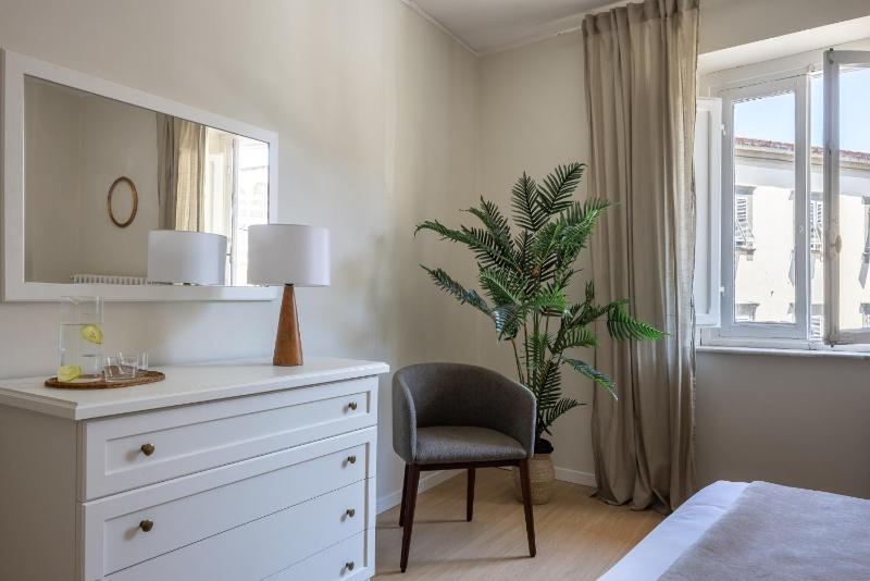 Lucca Old Town Apartment - image 33