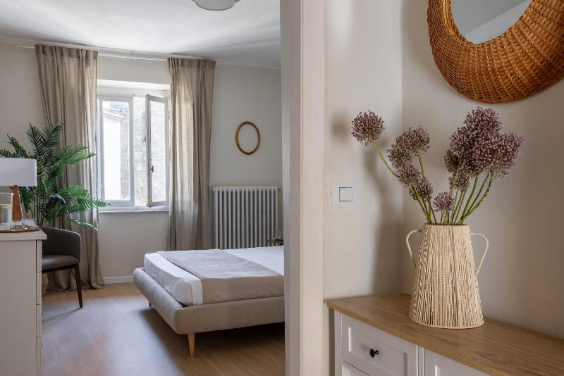 Lucca Old Town Apartment - image 16