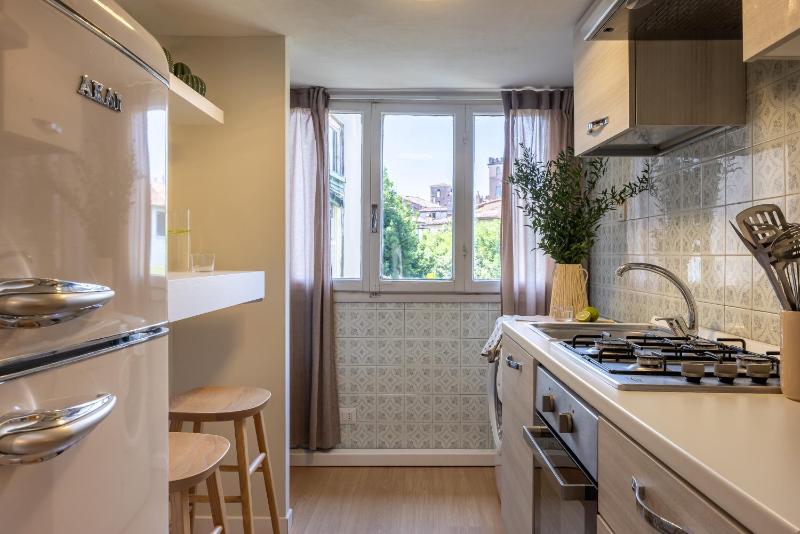 Lucca Old Town Apartment - image 32