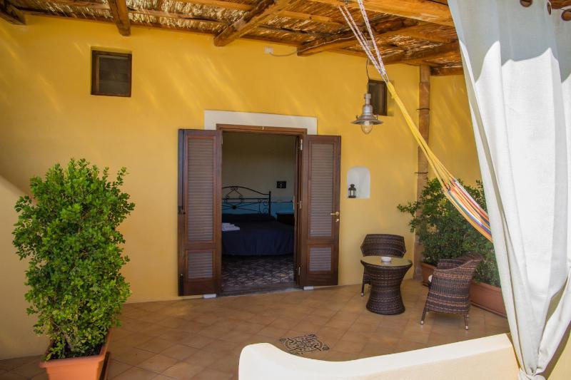 Double or Twin Room with Partial Sea View image 2