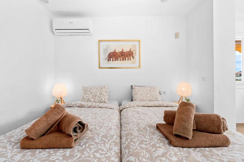 27 - Villa 2 etages avec ascensseur a Nueva Andalucia Marbella - image 47