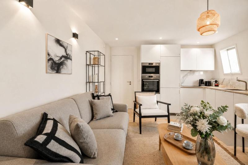 Stunning property near Arc de Triomphe - image 7