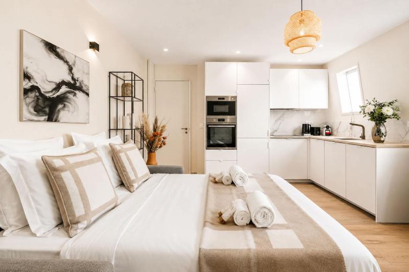 Stunning property near Arc de Triomphe - image 8
