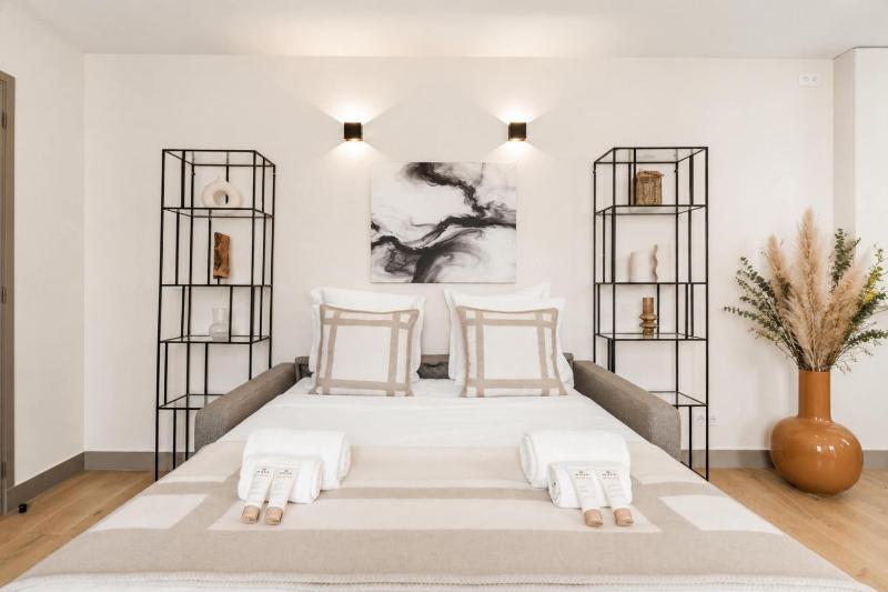 Stunning property near Arc de Triomphe - image 12