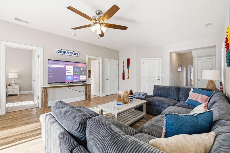 Seas The Dream 3BR New Construction Home - image 16