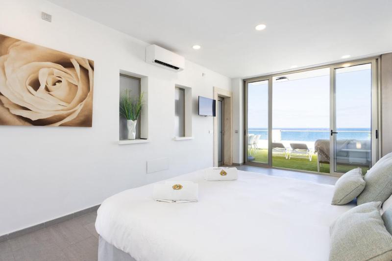 Luxury Penthouse with Sea Views and Terrace La Caleta - image 42