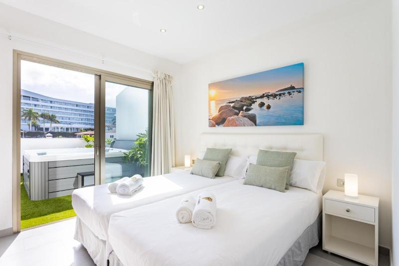 Luxury Penthouse with Sea Views and Terrace La Caleta - image 39