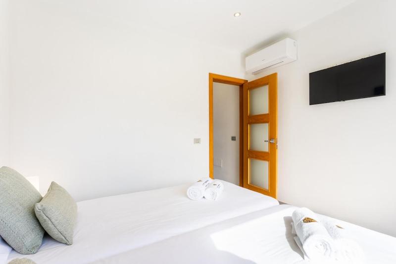 Luxury Penthouse with Sea Views and Terrace La Caleta - image 30