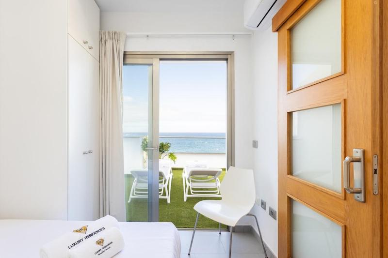 Luxury Penthouse with Sea Views and Terrace La Caleta - image 26