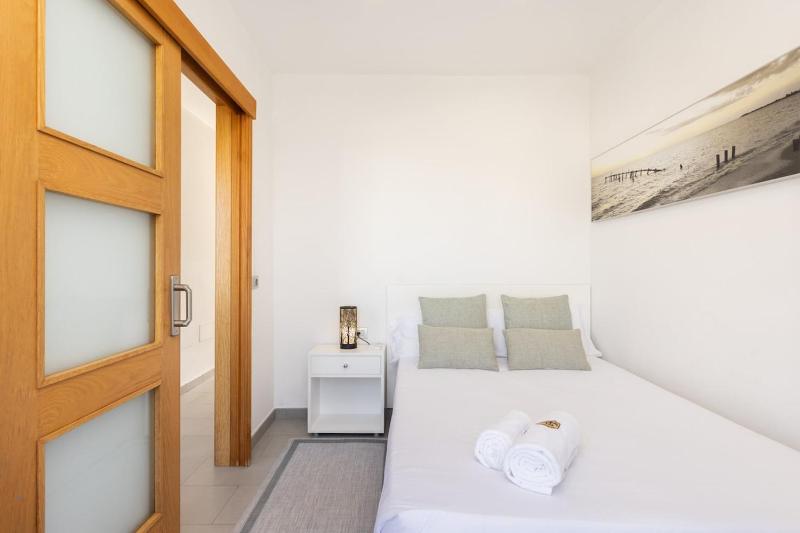 Luxury Penthouse with Sea Views and Terrace La Caleta - image 14