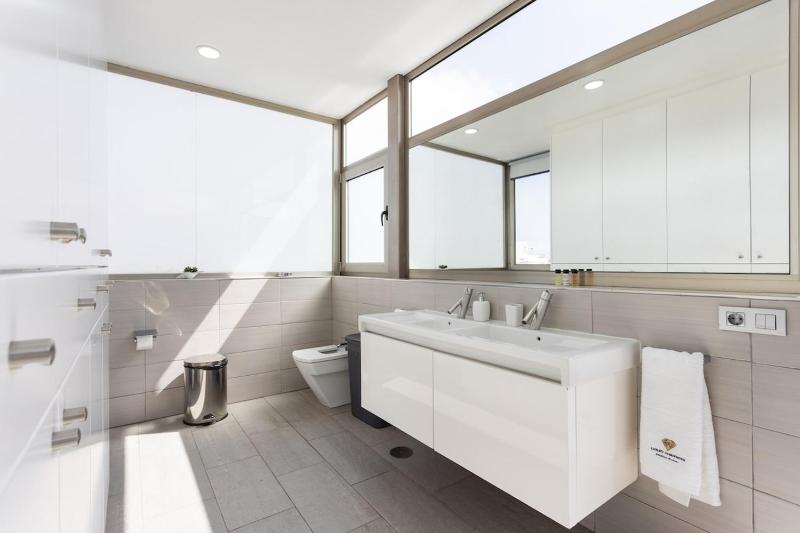 Luxury Penthouse with Sea Views and Terrace La Caleta - image 24