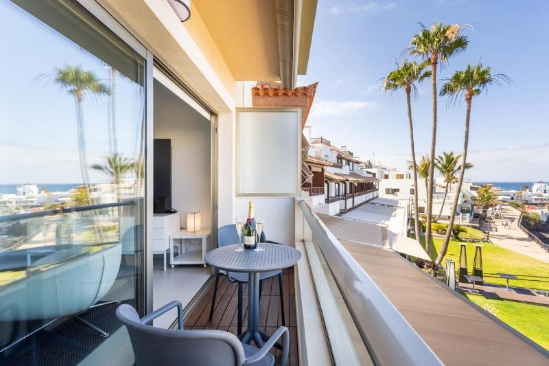 Luxury Penthouse with Sea Views and Terrace La Caleta - image 22