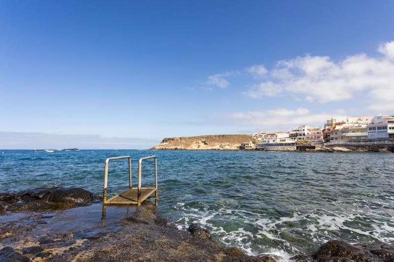 Luxury Penthouse with Sea Views and Terrace La Caleta - image 16