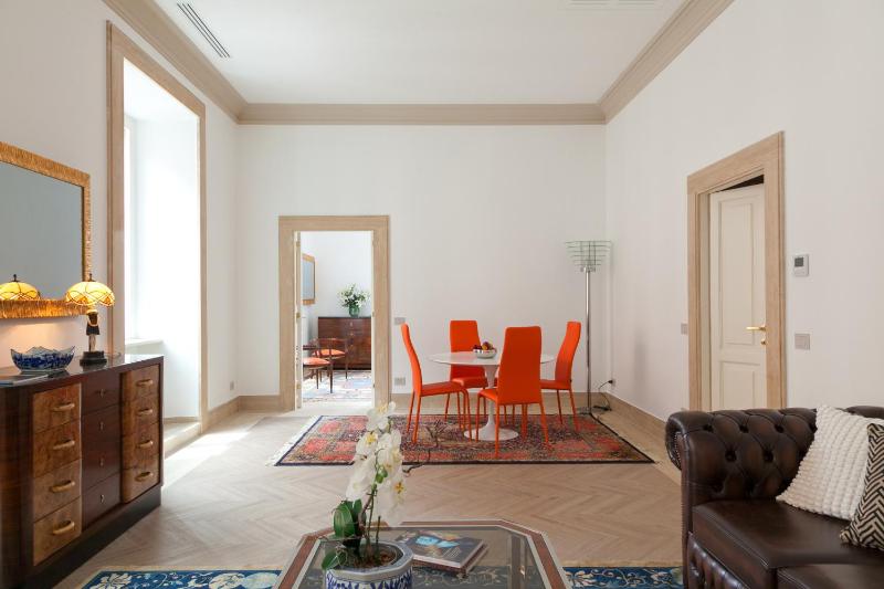 Charm & Elegance off Via Veneto 2BR 2BA - image 1