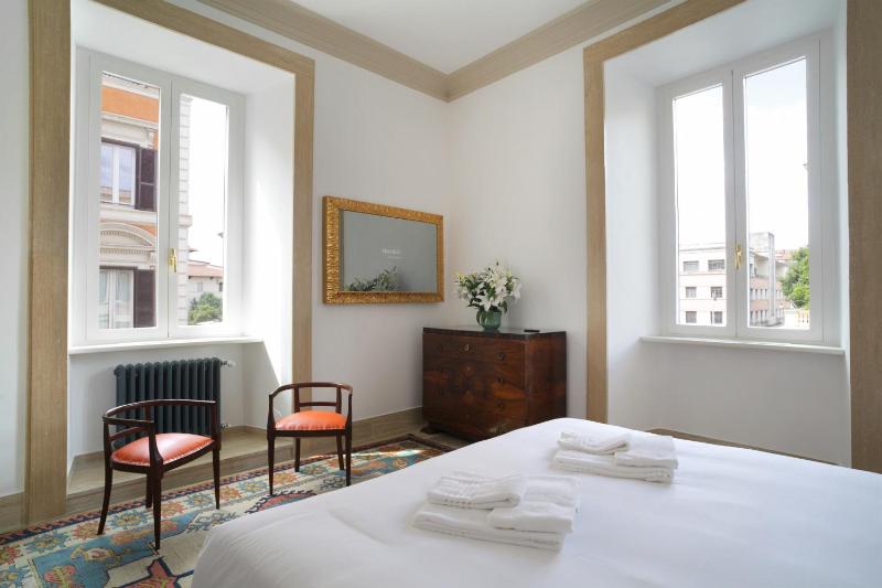 Charm & Elegance off Via Veneto 2BR 2BA - image 15