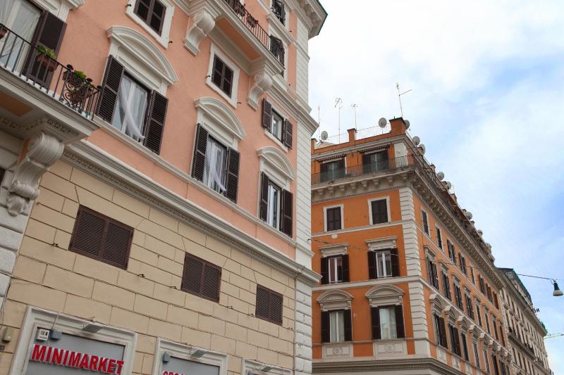 Charm & Elegance off Via Veneto 2BR 2BA - image 5