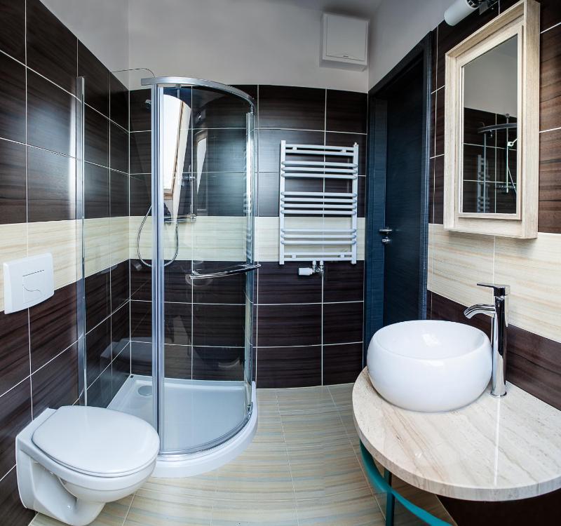 Deluxe Double Room with Balcony image 4