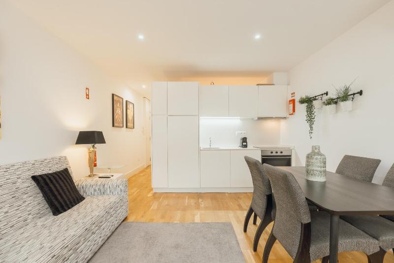 Heart of the City Apartment by Vacationy - image 9