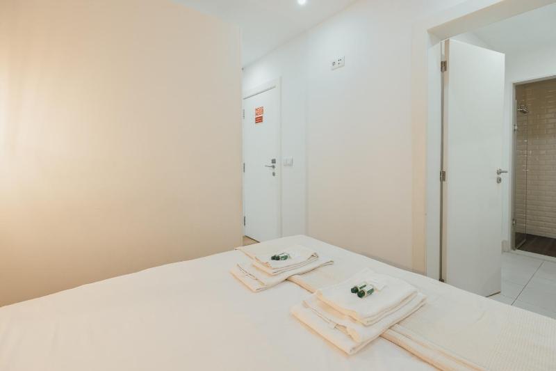 Heart of the City Apartment by Vacationy - image 3