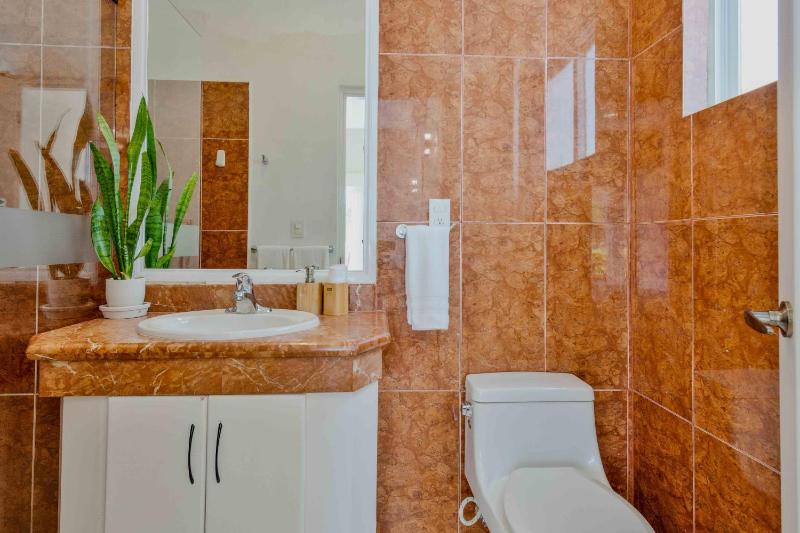 5 Bedroom Modern Villa with Private Pool - Great Location - image 14