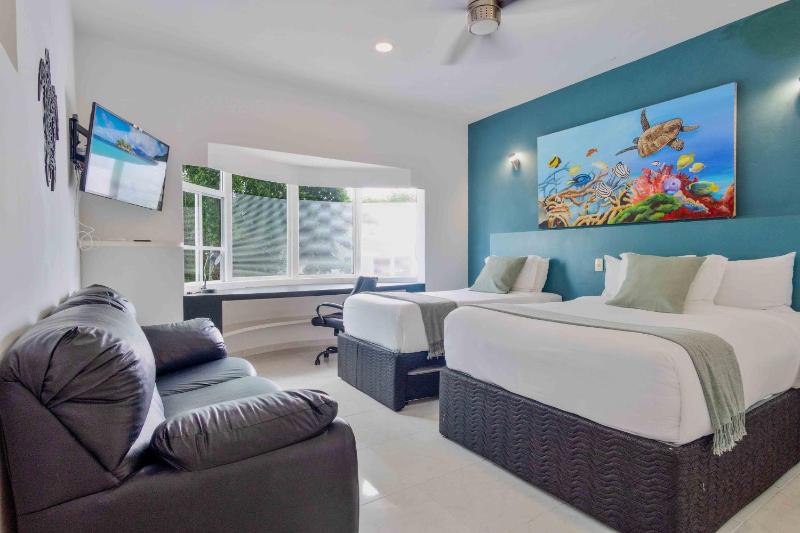 5 Bedroom Modern Villa with Private Pool - Great Location - image 12