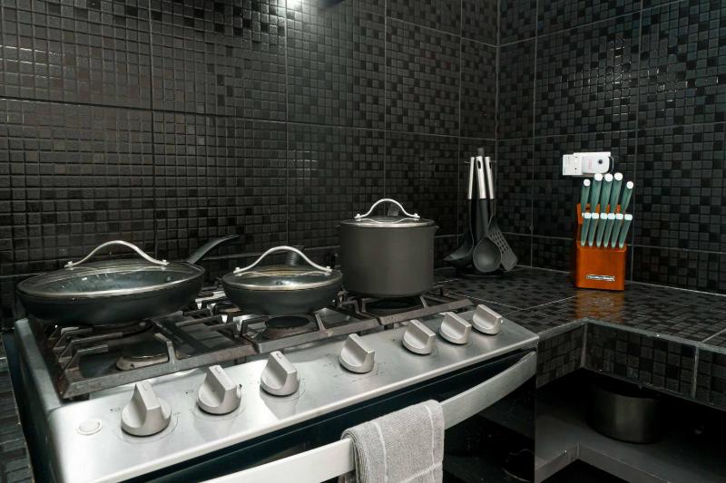 5 Bedroom Modern Villa with Private Pool - Great Location - image 13