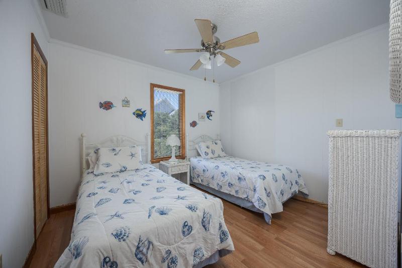 1484 - Beachin' It - image 27