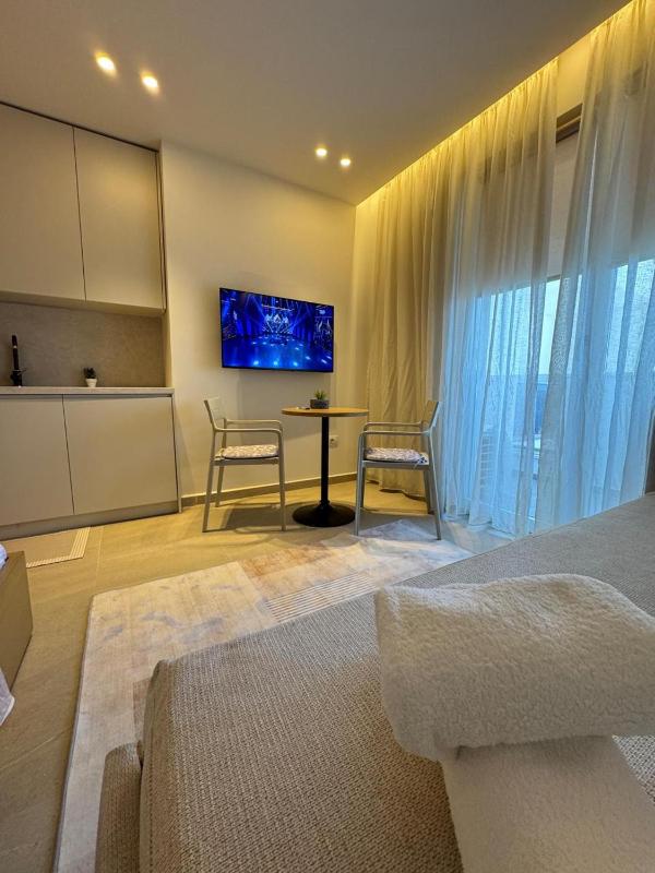 Modern Oasis - 5-Min Walk to Beach - image 16