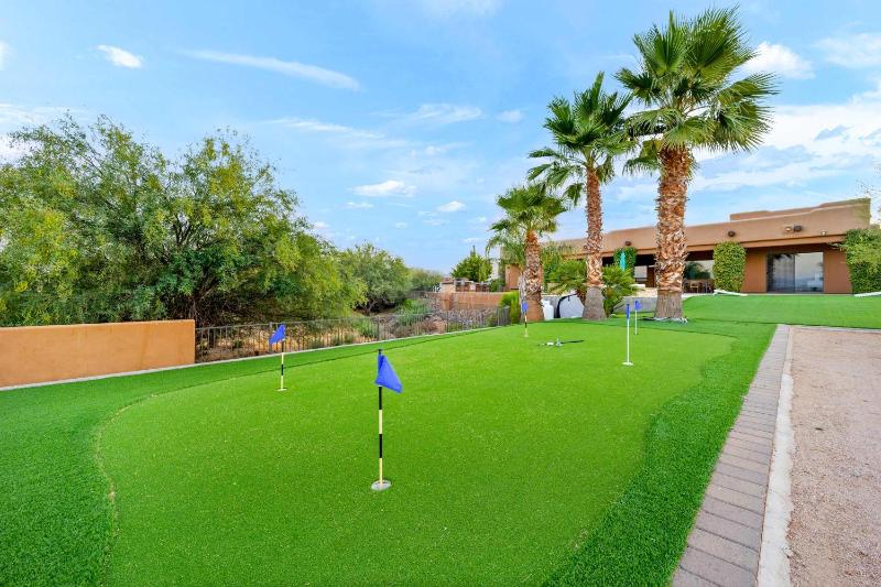 Private Desert Villa with Pool and Putting Green - image 2