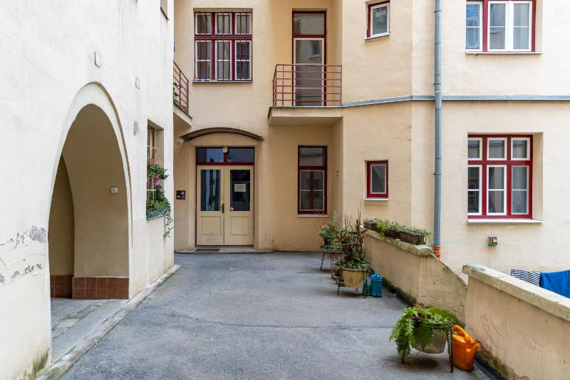 Prime Location Residence Private Parking - image 7