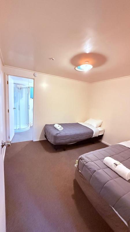 Camellia Court Family Motel - image 43