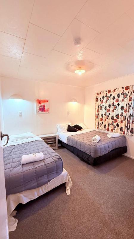 Camellia Court Family Motel - image 41