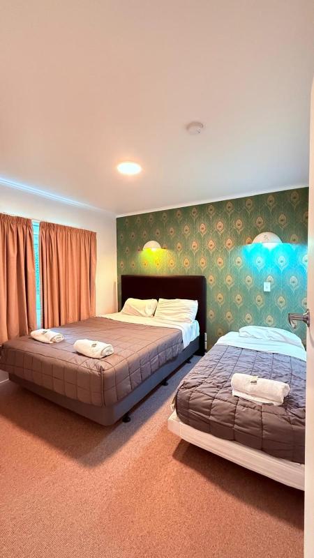 Camellia Court Family Motel - image 1