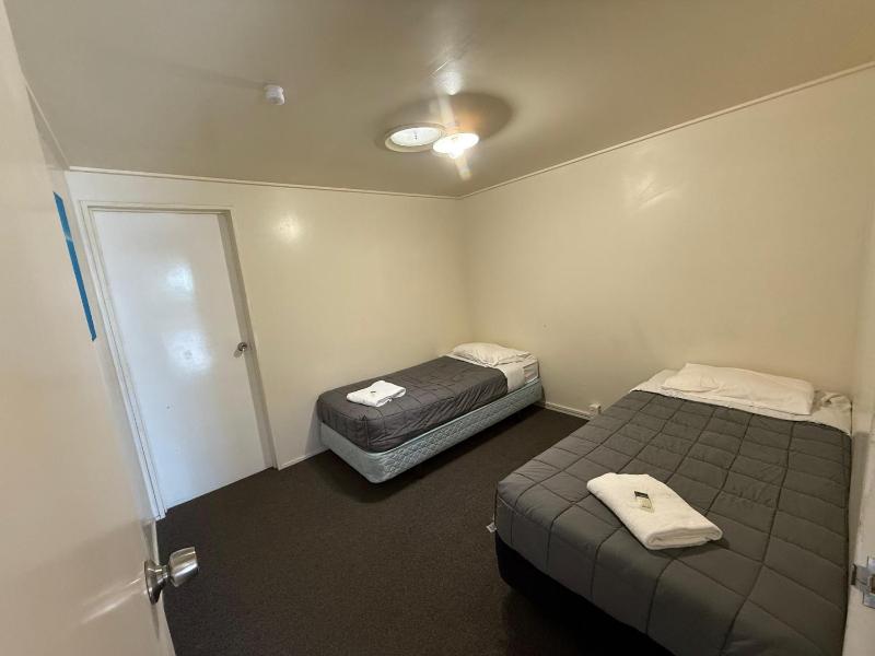 Camellia Court Family Motel - image 22