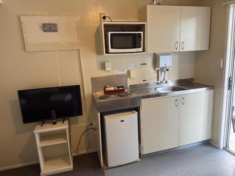 Camellia Court Family Motel - image 26