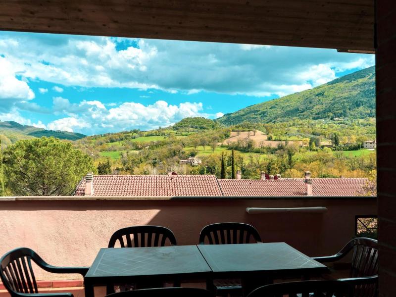 Bright Holiday Home in Umbria with Pool - image 13