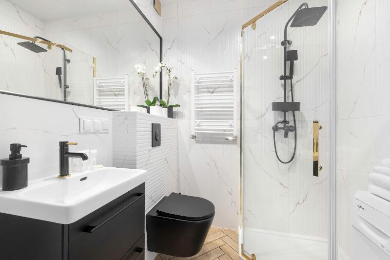 Black and Grey Studio for 2 People in Lublin Center by Noclegi Renters - image 9