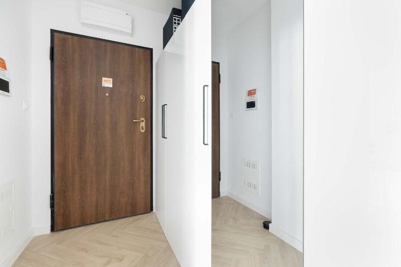 Black and Grey Studio for 2 People in Lublin Center by Noclegi Renters - image 10