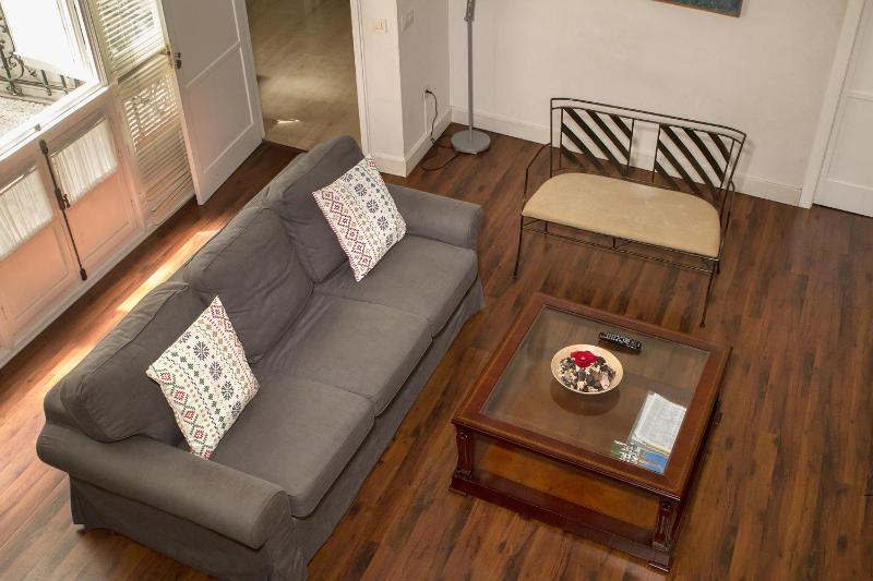 One-Bedroom Apartment (2-4 Adults) - Álvarez Quintero 19 image 4