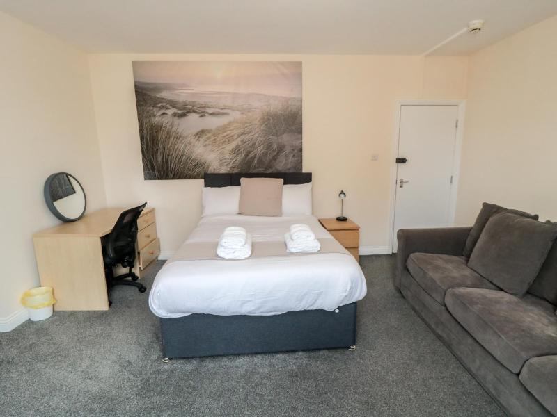 The Newborough Apartment 3 - image 11