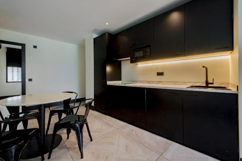 Sunny Apartment 6pax en Plaza del Carmen-Preciados E2 - image 10