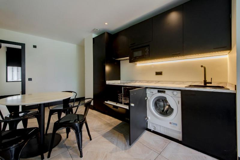 Sunny Apartment 6pax en Plaza del Carmen-Preciados E2 - image 12